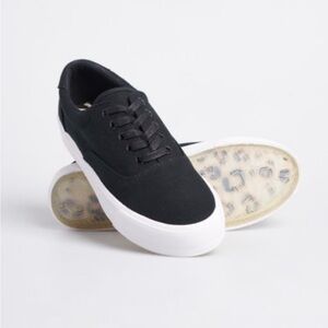 NWT Superdry Classic lace up trainer Black Canvas women’s sneaker *some marks